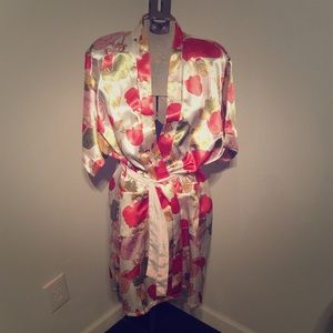 1970s Vibe Flowery Robe!